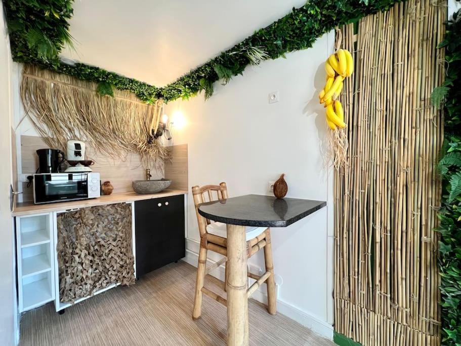 Nuit Dans La Jungle - Love Room Souppes-sur-Loing Exteriör bild