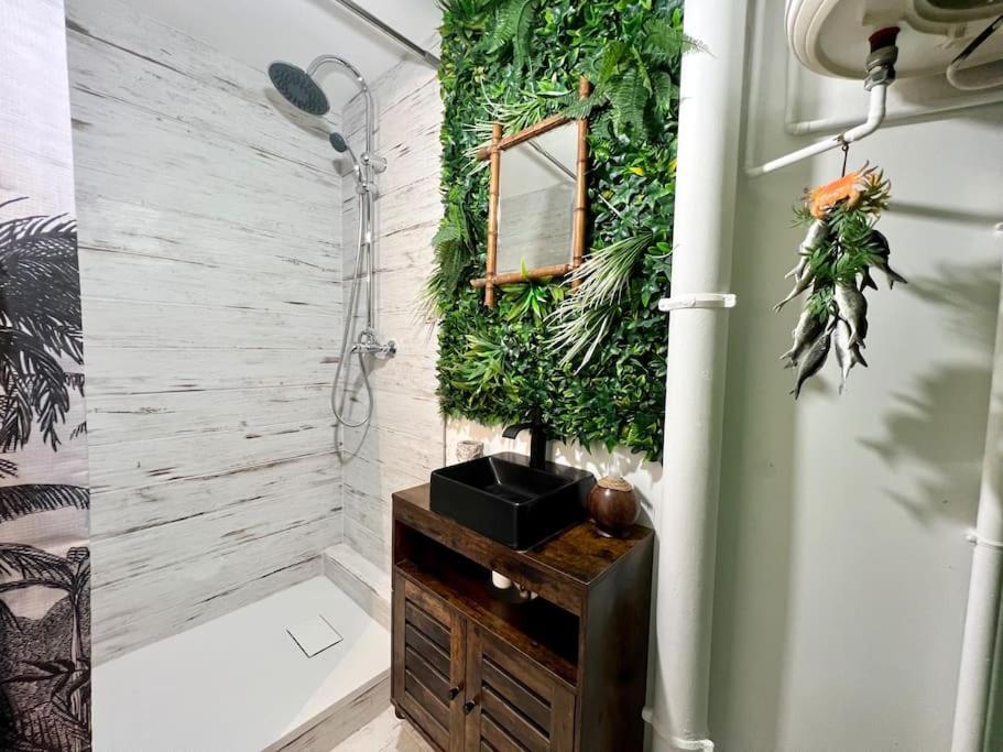 Nuit Dans La Jungle - Love Room Souppes-sur-Loing Exteriör bild